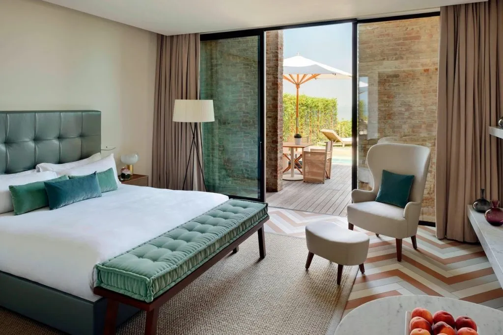 La Residenza pool deluxe room