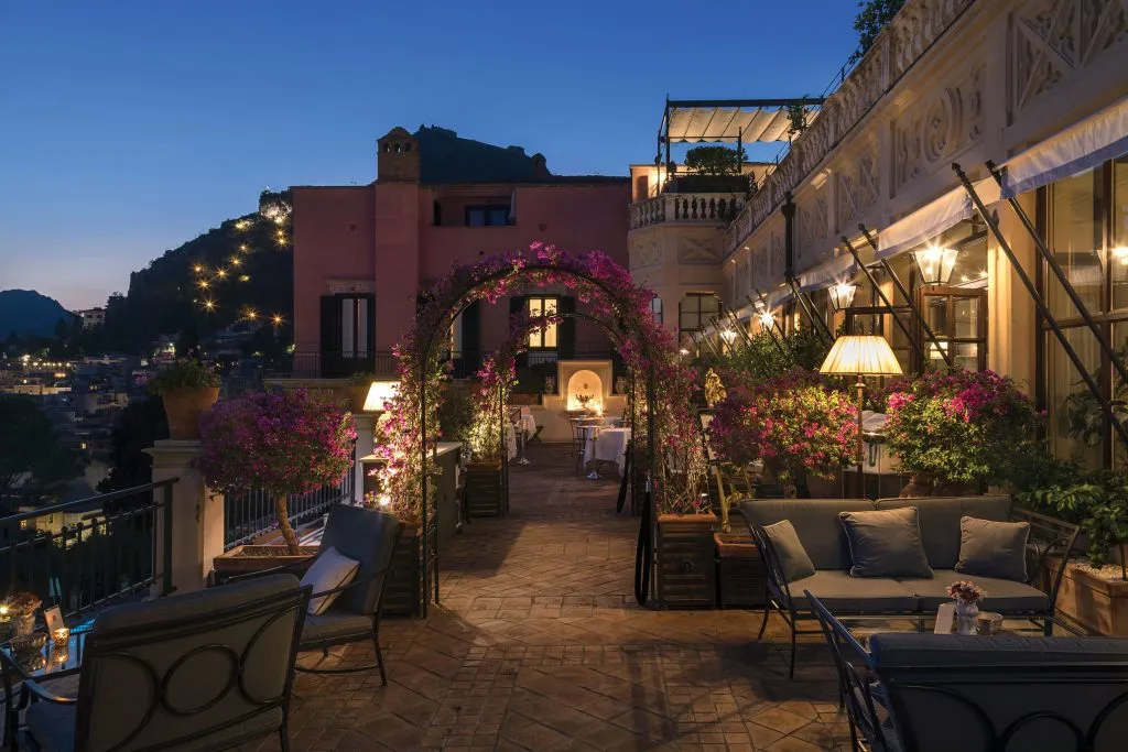 Outside bar