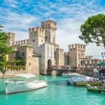 Kasteel Rocca Scaligera op het eiland Sirmione, Gardameer, Italië