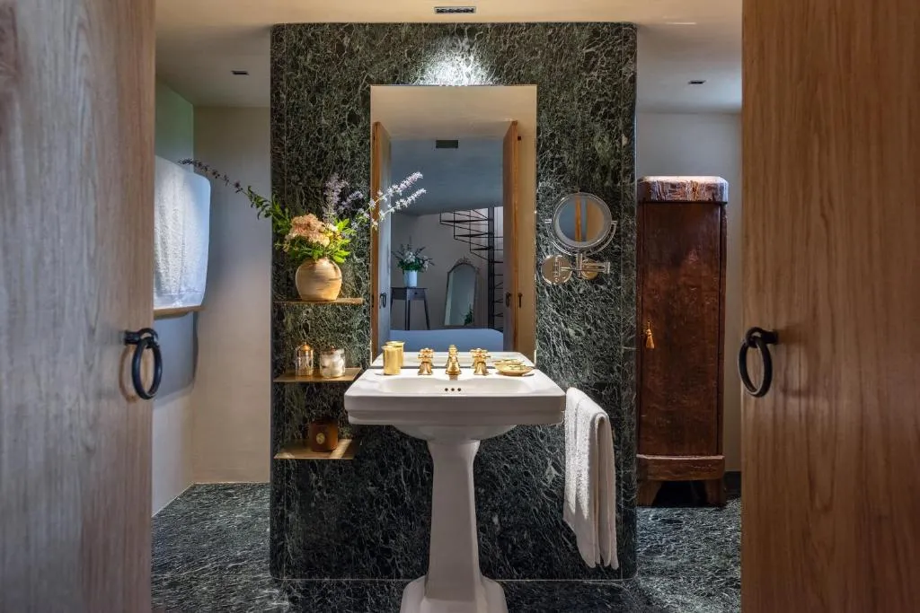 Suite Levante Bathroom