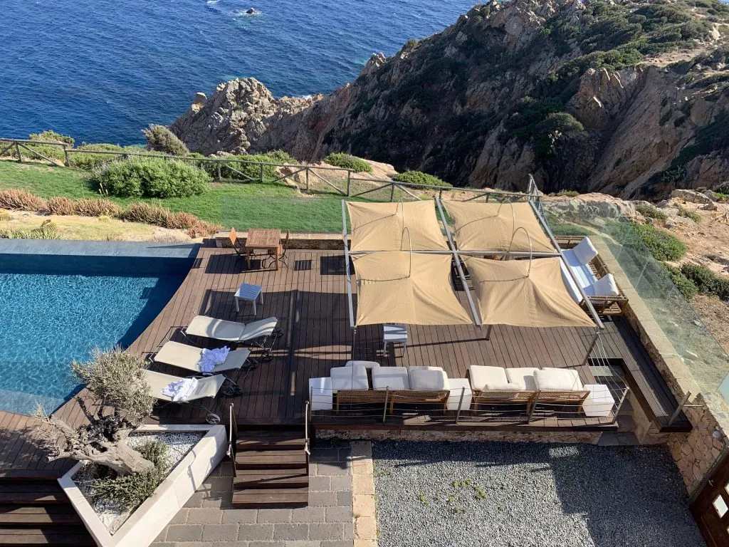 Sonnenterrasse mit Pool